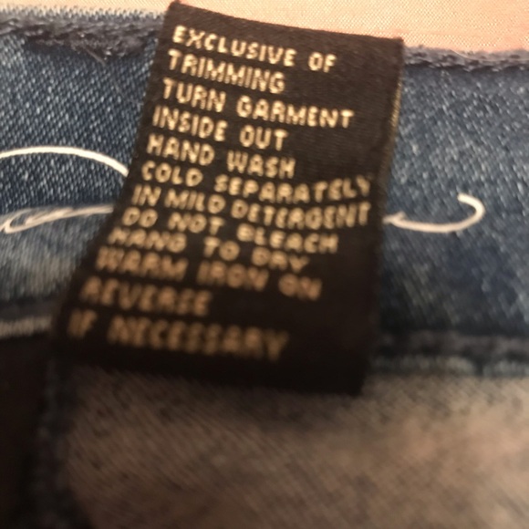 Like new! Diane Gilman Embroidery Roses Jeans. Size 4. Soft! - Picture 8 of 9